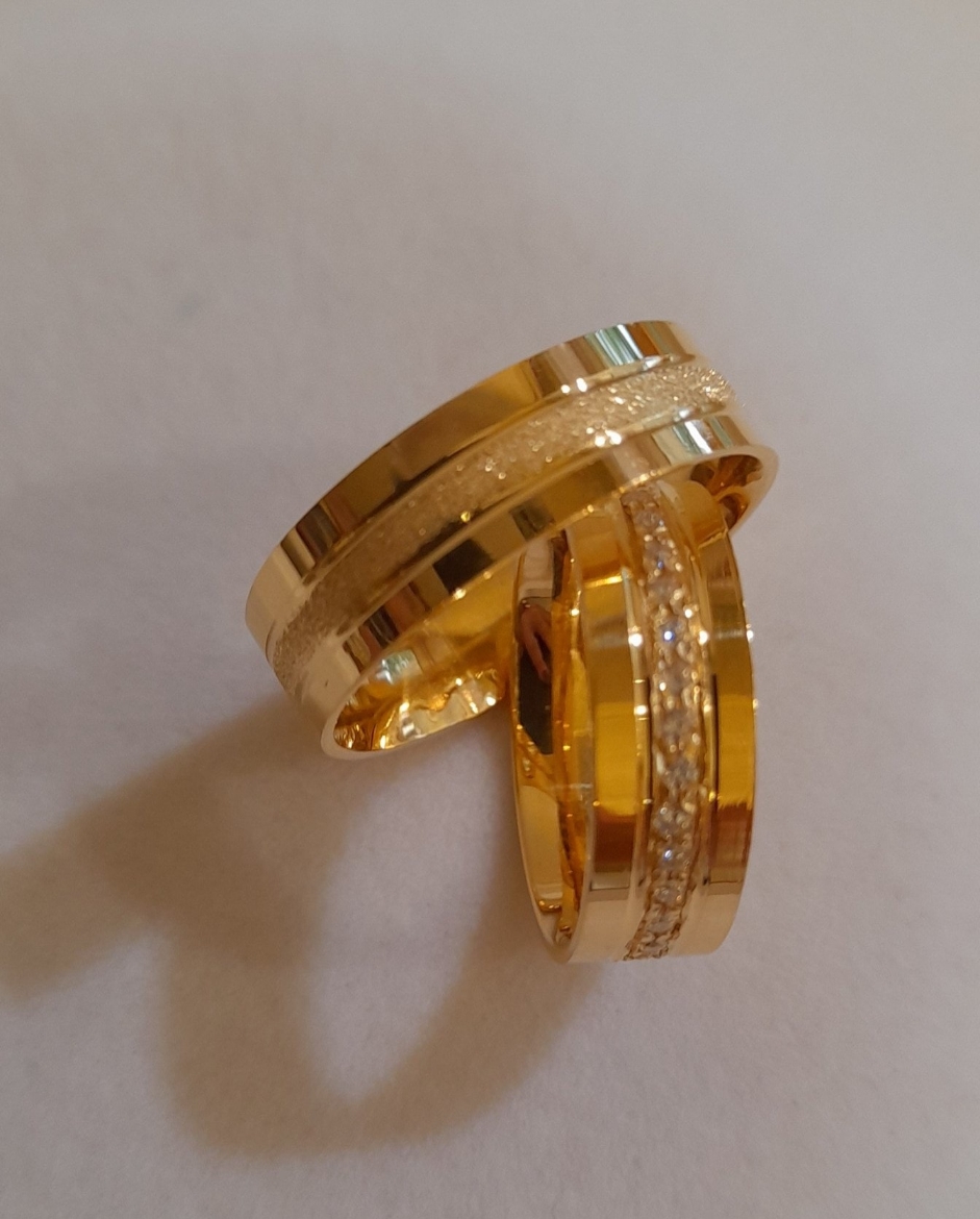 Imagem de Aliança em Prata Dourada Skylar com 8mm de largura