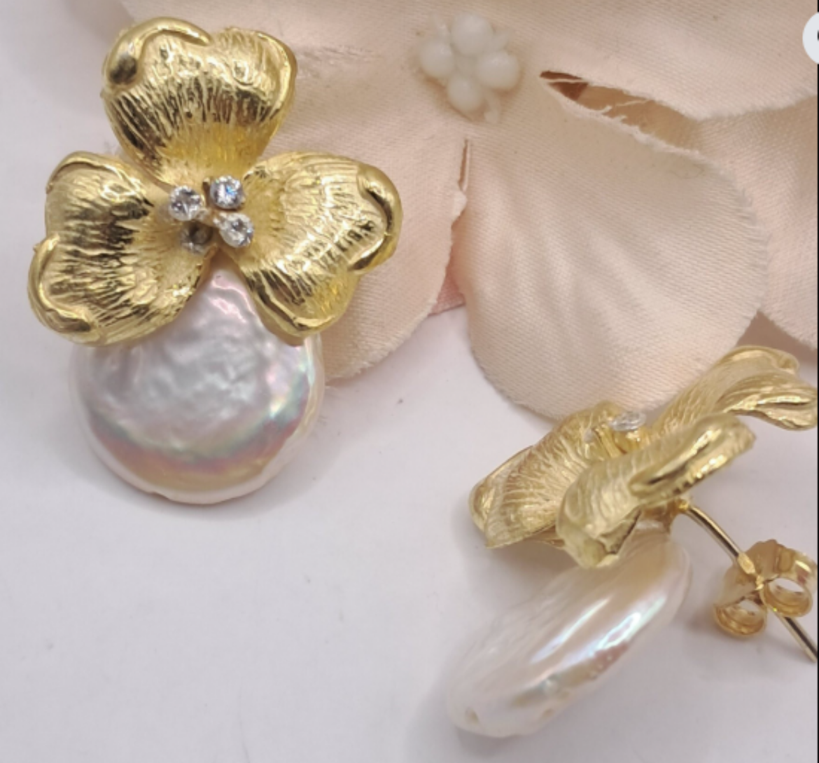 Imagem de Brincos em Prata dourada com Perolas 