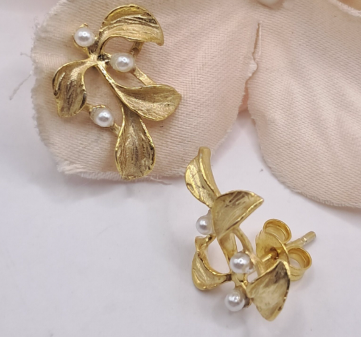 Imagem de Brincos em Prata Dourada com Perolas 