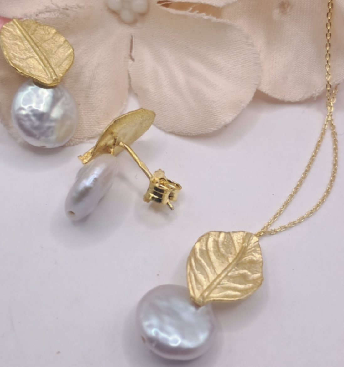 Imagem de Conjunto em Prata Dourada Colar + Brincos 